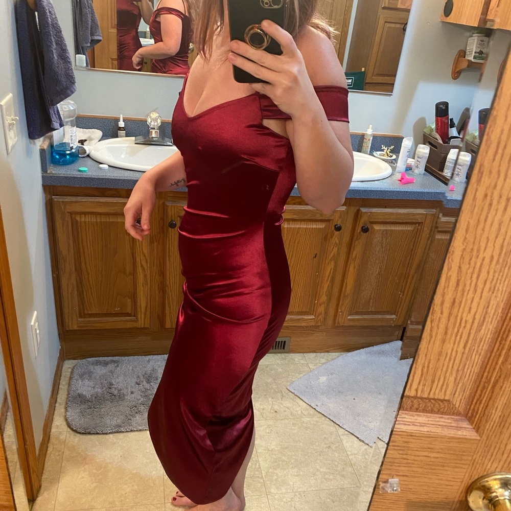 Elegant Burgundy Off-Shoulder Dress